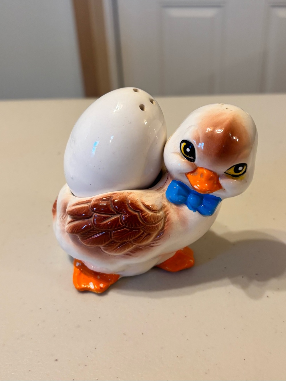 Vintage Ceramic Duck Egg Holder Salt and Pepper Shaker
